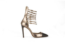 Carica l'immagine nel visualizzatore di Gallery, Sandals with cap-toe
